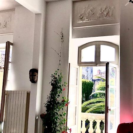 Appartement à la Roquette, dans l'Hotel de Divonne, classé. Arles Extérieur photo